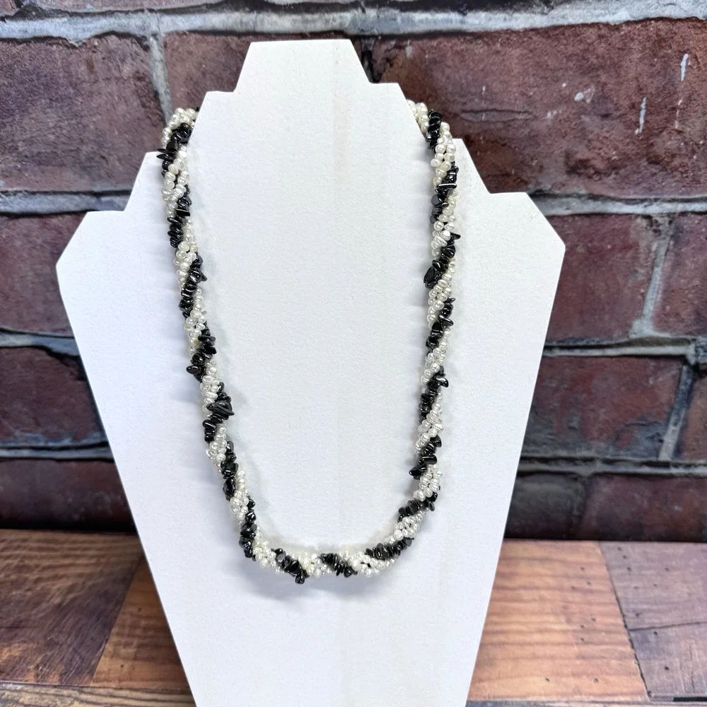 Vtg‎ 1980s Twisted Strand Faux Pearl & Black Metallic Chip Bead Necklace Retro